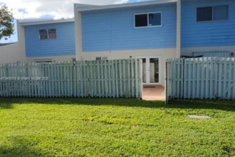 Townhouse in Cutler Bay, Florida 3 bedrooms, 135.45 sq.m. № 1953303 - photo 28