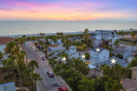 Immobilier commercial à Saint Pete Beach, Floride 3 chambres, 189.61 m2 № 2131107