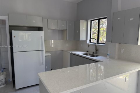 Immobilier commercial à vendre à Miami, Floride: 271.27 m2 № 2003723 - photo 6