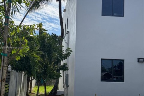 Immobilier commercial à vendre à Miami, Floride: 271.27 m2 № 2003723 - photo 5