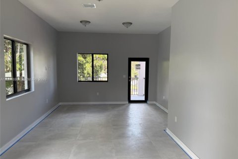 Immobilier commercial à vendre à Miami, Floride: 271.27 m2 № 2003723 - photo 4
