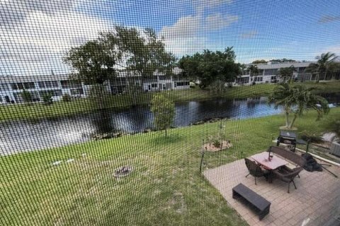 Condo in Deerfield Beach, Florida, 1 bedroom № 2174167 - photo 4