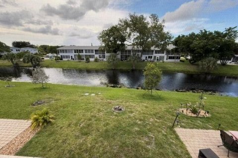 Condo in Deerfield Beach, Florida, 1 bedroom № 2174167 - photo 16