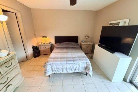 Condo in Deerfield Beach, Florida, 1 bedroom № 2174167 - photo 14