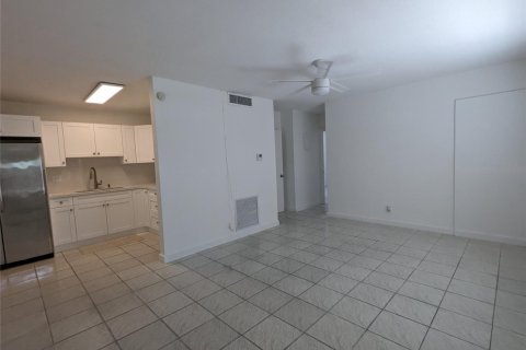 Villa ou maison à louer à Dania Beach, Floride: 1 chambre, 60.39 m2 № 1091668 - photo 1