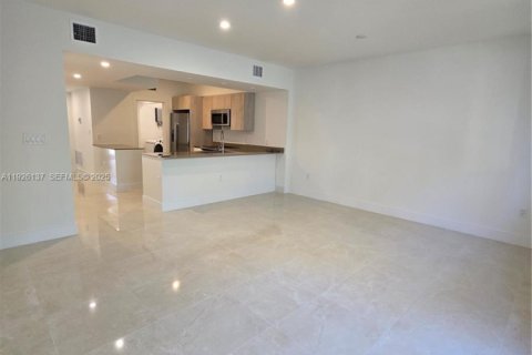 Adosado en venta en Dania Beach, Florida, 3 dormitorios № 1984684 - foto 6