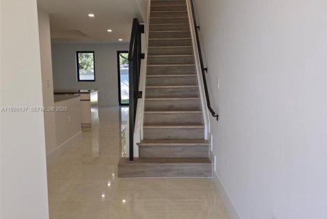 Adosado en venta en Dania Beach, Florida, 3 dormitorios № 1984684 - foto 8