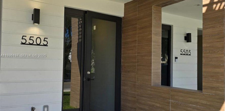 Adosado en Dania Beach, Florida 3 dormitorios № 1984684