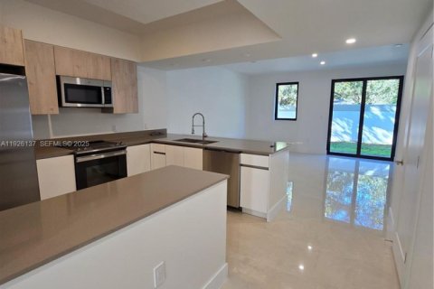 Adosado en venta en Dania Beach, Florida, 3 dormitorios № 1984684 - foto 2