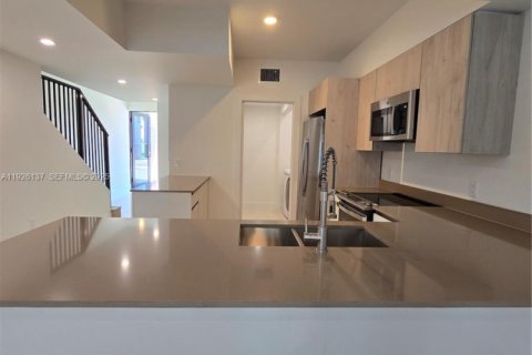 Adosado en venta en Dania Beach, Florida, 3 dormitorios № 1984684 - foto 3