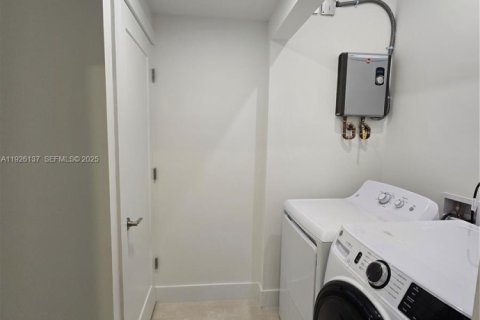 Adosado en venta en Dania Beach, Florida, 3 dormitorios № 1984684 - foto 18