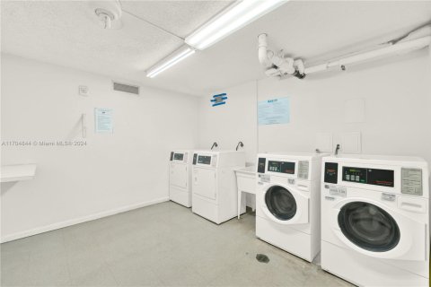 Condo in Sunny Isles Beach, Florida, 1 bedroom  № 1874621 - photo 22