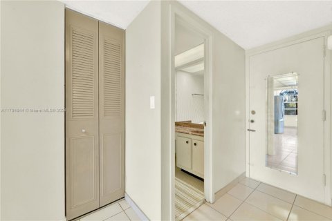 Condo in Sunny Isles Beach, Florida, 1 bedroom  № 1874621 - photo 15