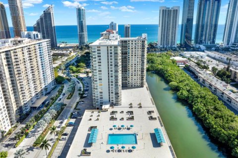 Condo in Sunny Isles Beach, Florida, 1 bedroom  № 1874621 - photo 4