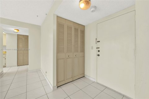Condo in Sunny Isles Beach, Florida, 1 bedroom  № 1874621 - photo 20