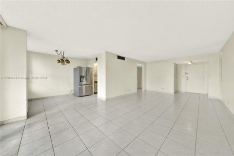 Condo in Sunny Isles Beach, Florida, 1 bedroom  № 1874621 - photo 12
