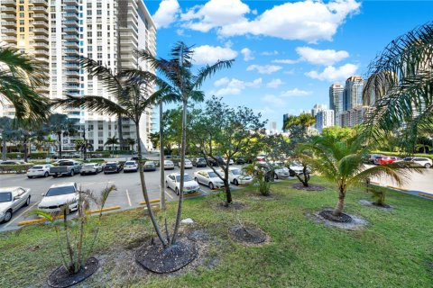 Condo in Sunny Isles Beach, Florida, 1 bedroom  № 1874621 - photo 21