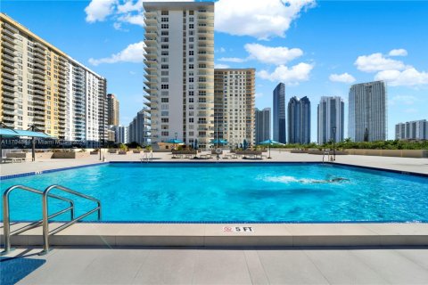 Condo in Sunny Isles Beach, Florida, 1 bedroom  № 1874621 - photo 25