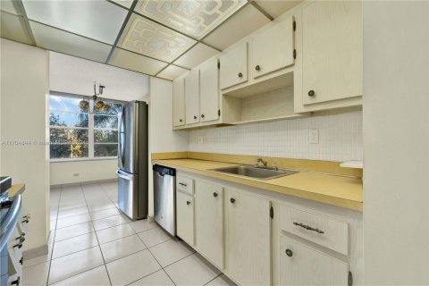 Condo in Sunny Isles Beach, Florida, 1 bedroom  № 1874621 - photo 14