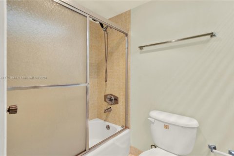 Condo in Sunny Isles Beach, Florida, 1 bedroom  № 1874621 - photo 18