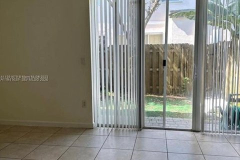 Купить таунхаус в Хомстед, Флорида 2 спальни, 119.84м2, № 1999734 - фото 2