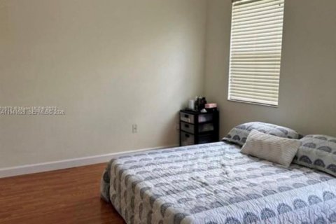 Купить таунхаус в Хомстед, Флорида 2 спальни, 119.84м2, № 1999734 - фото 4