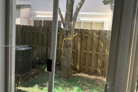 Купить таунхаус в Хомстед, Флорида 2 спальни, 119.84м2, № 1999734 - фото 3