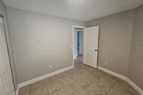House in Brandon, Florida 3 bedrooms, 109.25 sq.m. № 1905858 - photo 23