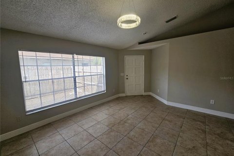 House in Brandon, Florida 3 bedrooms, 109.25 sq.m. № 1905858 - photo 6