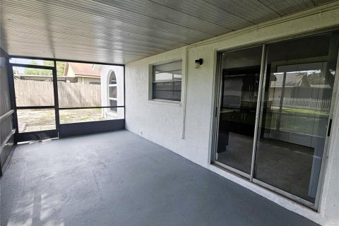 House in Brandon, Florida 3 bedrooms, 109.25 sq.m. № 1905858 - photo 30