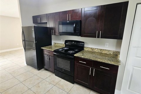 House in Brandon, Florida 3 bedrooms, 109.25 sq.m. № 1905858 - photo 10