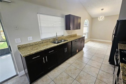 House in Brandon, Florida 3 bedrooms, 109.25 sq.m. № 1905858 - photo 13