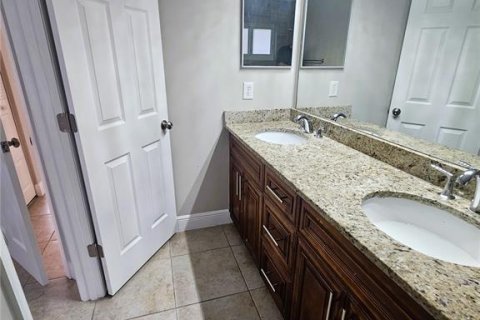 House in Brandon, Florida 3 bedrooms, 109.25 sq.m. № 1905858 - photo 21