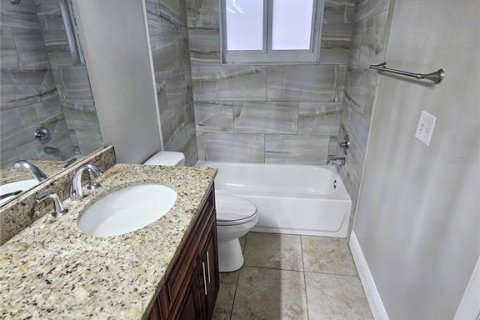 House in Brandon, Florida 3 bedrooms, 109.25 sq.m. № 1905858 - photo 20