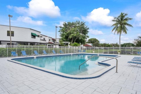 House in Deerfield Beach, Florida 1 bedroom, 78.6 sq.m. № 1930139 - photo 22