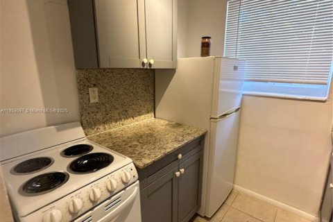 Condo in Key Biscayne, Florida, 1 bedroom  № 1888129 - photo 10