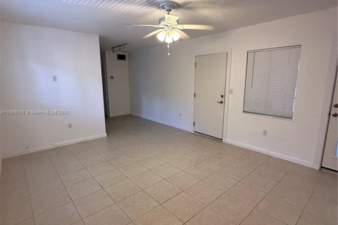 Condo in Key Biscayne, Florida, 1 bedroom  № 1888129 - photo 7