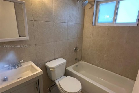 Condo in Key Biscayne, Florida, 1 bedroom  № 1888129 - photo 12