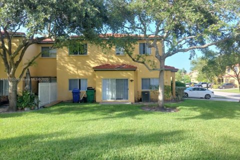 Townhouse in Miramar, Florida 3 bedrooms, 139.17 sq.m. № 1770583 - photo 2