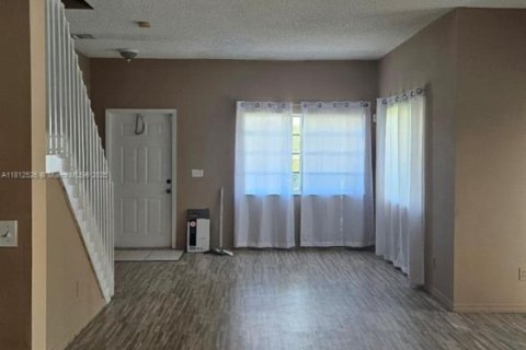 Townhouse in Miramar, Florida 3 bedrooms, 139.17 sq.m. № 1770583 - photo 3
