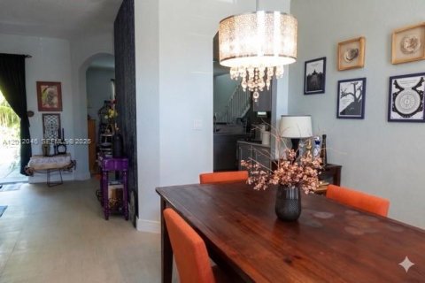 Townhouse in Miami, Florida 3 bedrooms, 160.54 sq.m. № 2074567 - photo 13
