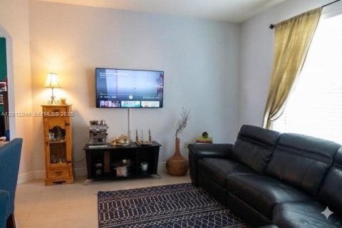 Townhouse in Miami, Florida 3 bedrooms, 160.54 sq.m. № 2074567 - photo 2