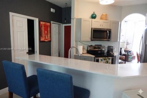 Townhouse in Miami, Florida 3 bedrooms, 160.54 sq.m. № 2074567 - photo 11