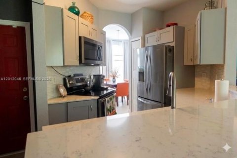 Townhouse in Miami, Florida 3 bedrooms, 160.54 sq.m. № 2074567 - photo 8