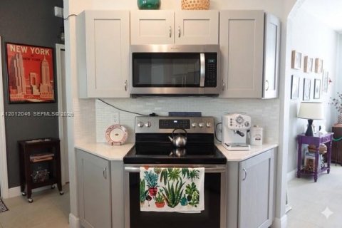 Townhouse in Miami, Florida 3 bedrooms, 160.54 sq.m. № 2074567 - photo 6