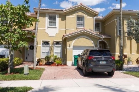 Townhouse in Miami, Florida 3 bedrooms, 160.54 sq.m. № 2074567