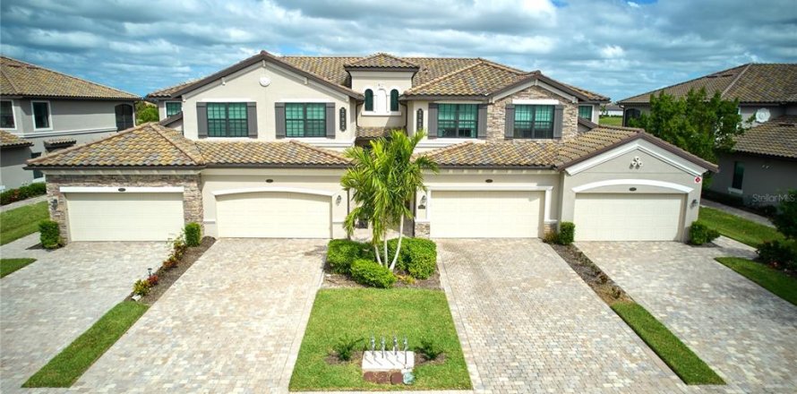 Adosado en LAKEWOOD NATIONAL en Bradenton, Florida 3 dormitorios, 195.84 m2 № 1419766