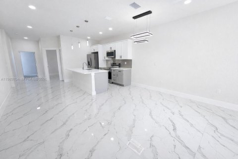 Купить коммерческую недвижимость в Лихай-Эйкерс, Флорида 111.48м2, № 2090098 - фото 10