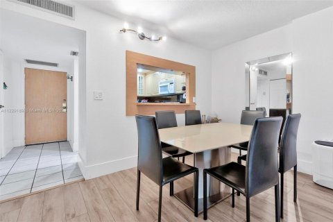 Купить кондоминиум в Авентура, Флорида 1 спальня, 68.84м2, № 1937210 - фото 21