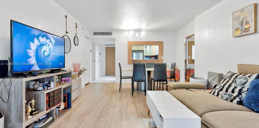 Кондоминиум с 1 спальней в Авентура, Флорида № 1937210